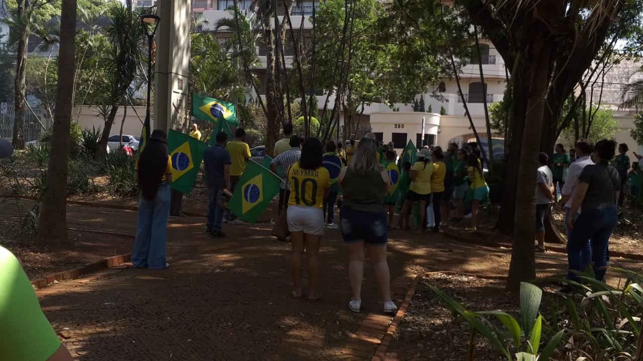 Foto 15 de 31 — Manifestantes fazem ato pró-Bolsonaro na Praça da Independência; veja imagens